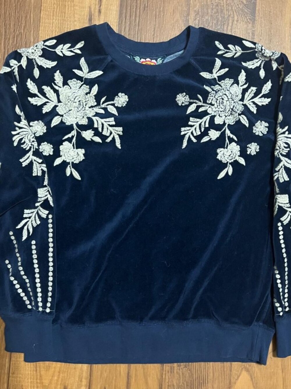 Johnny Was Leona Sweatshirt Womens Size Small Blue Velour Floral Embroidered